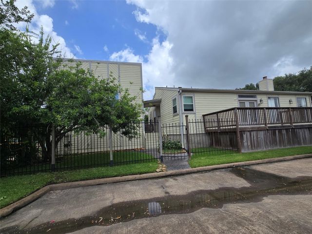 2402 Intrepid Way, League City, TX 77573