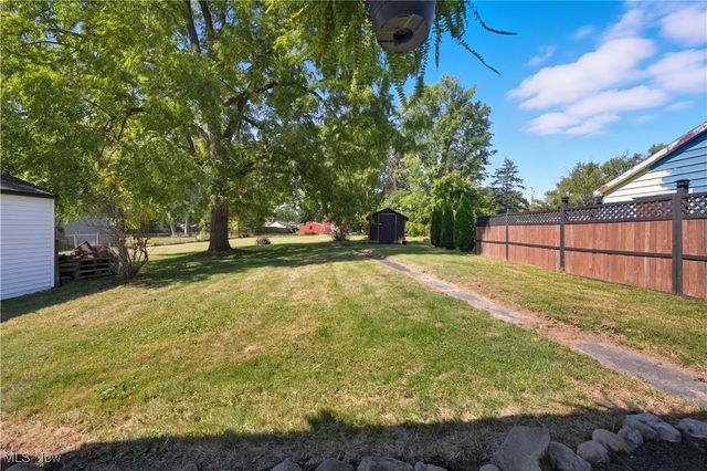 589 Briggs Road, Leavittsburg, OH 44430