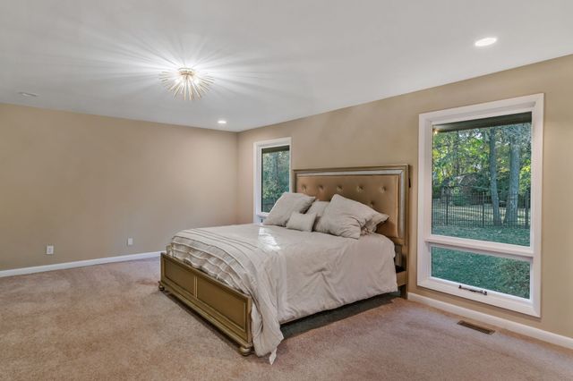 4 Hidden Acres Dr, Lebanon, TN 37087