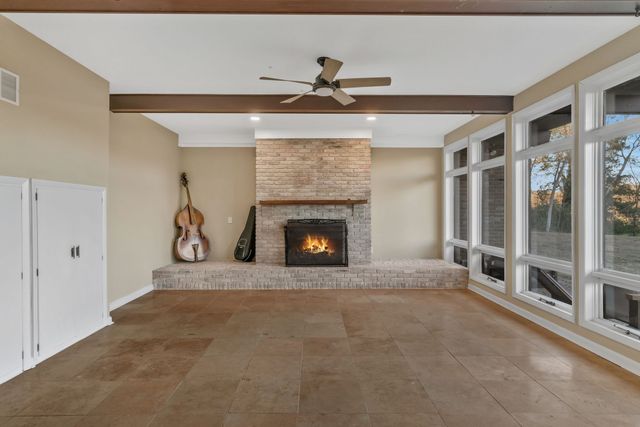 4 Hidden Acres Dr, Lebanon, TN 37087