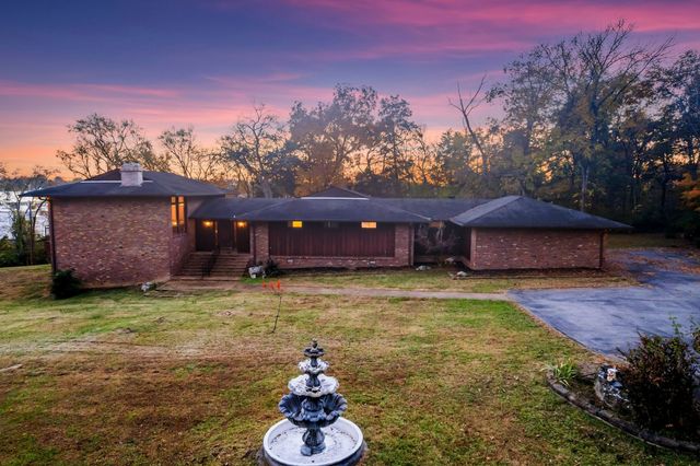 4 Hidden Acres Dr, Lebanon, TN 37087