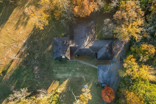 4 Hidden Acres Dr, Lebanon, TN 37087