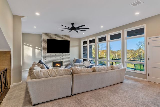 4 Hidden Acres Dr, Lebanon, TN 37087