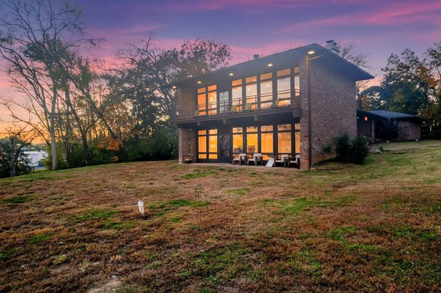 4 Hidden Acres Dr, Lebanon, TN 37087