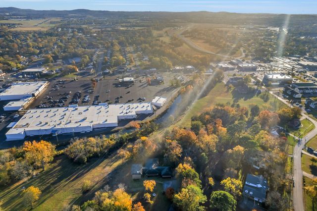 4 Hidden Acres Dr, Lebanon, TN 37087