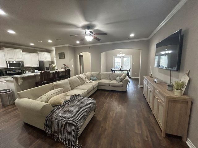1485 Buena Vista, College Station, TX 77845
