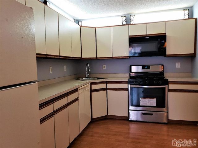 19 Goodwin Drive, North Brunswick, NJ 08902