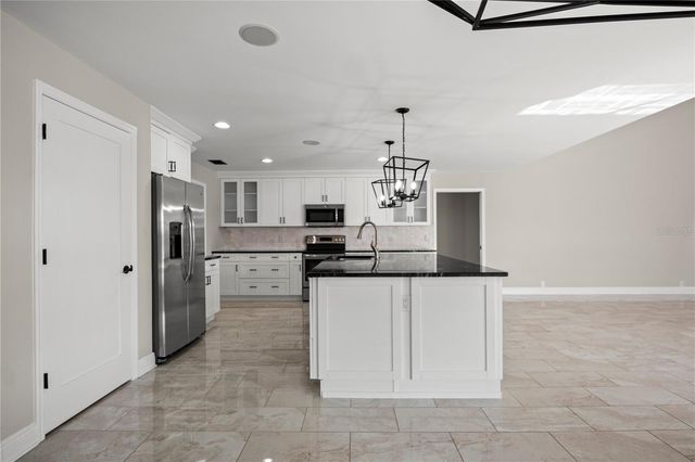 5104 E LONGBOAT BOULEVARD, Tampa, FL 33615