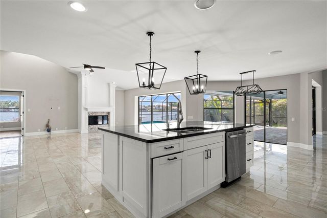 5104 E LONGBOAT BOULEVARD, Tampa, FL 33615