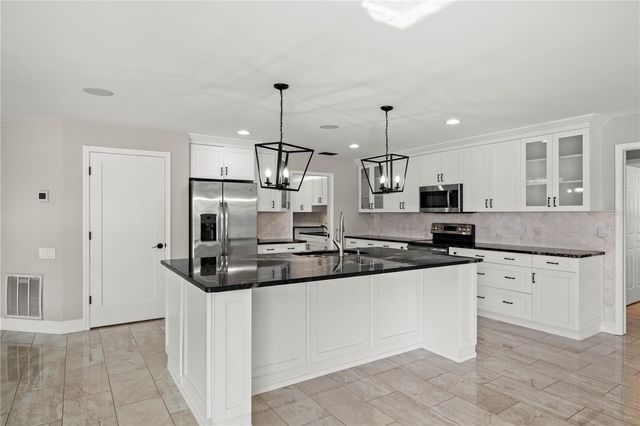 5104 E LONGBOAT BOULEVARD, Tampa, FL 33615