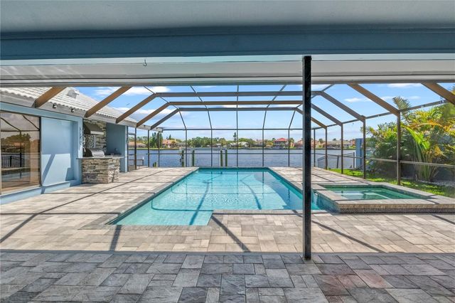 5104 E LONGBOAT BOULEVARD, Tampa, FL 33615
