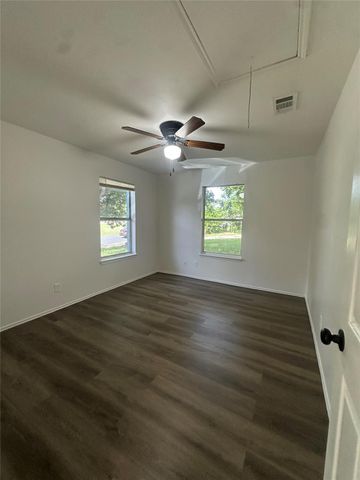 509 Central Ave A, Elgin, TX 78621