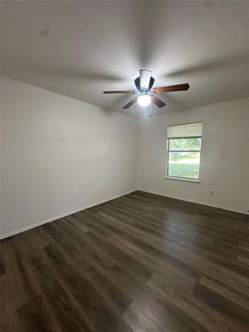 509 Central Ave A, Elgin, TX 78621