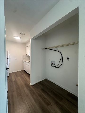 509 Central Ave A, Elgin, TX 78621