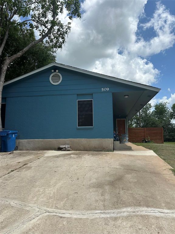 509 Central Ave A, Elgin, TX 78621