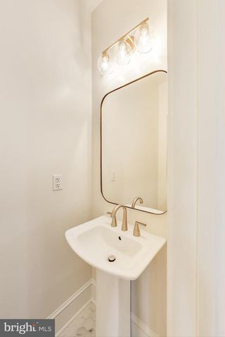 4616 8TH ST NW, Washington, DC 20011