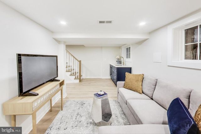 4616 8TH ST NW, Washington, DC 20011