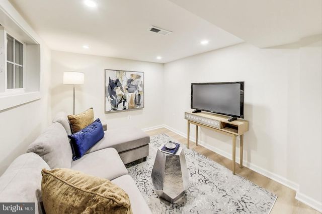 4616 8TH ST NW, Washington, DC 20011