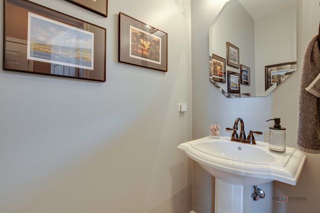 1875 Trevino Terrace, Vernon Hills, IL 60061