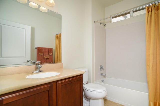 7828 Barnsley Way, Elk Grove, CA 95757