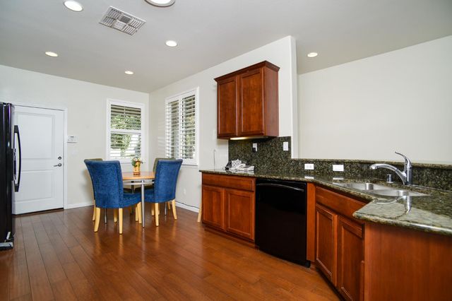 7828 Barnsley Way, Elk Grove, CA 95757