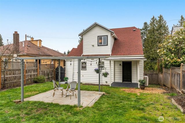 5009 S Alaska Street, Seattle, WA 98118