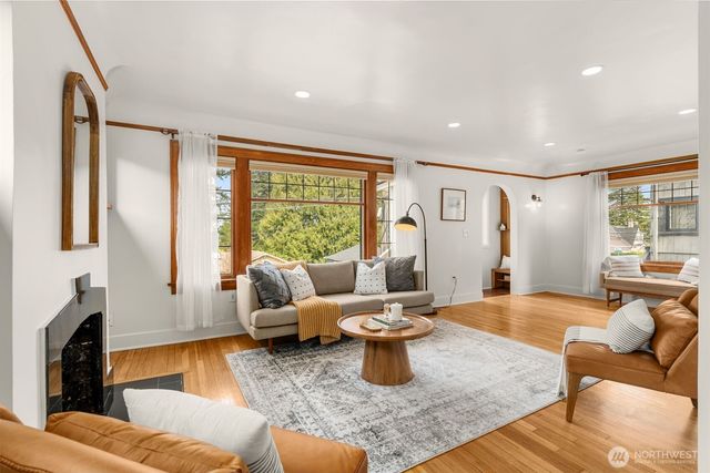 5009 S Alaska Street, Seattle, WA 98118