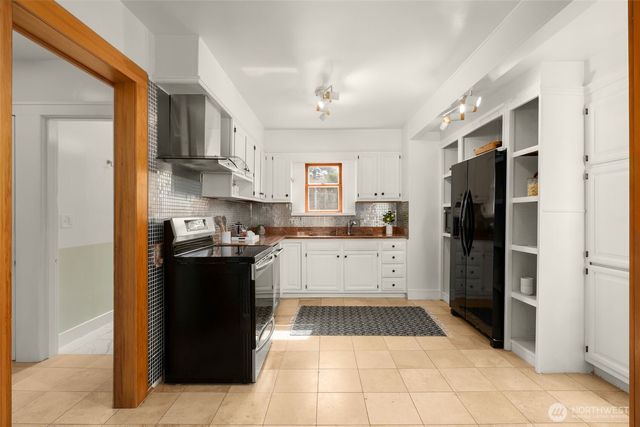 5009 S Alaska Street, Seattle, WA 98118