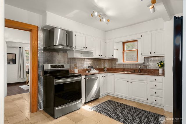 5009 S Alaska Street, Seattle, WA 98118