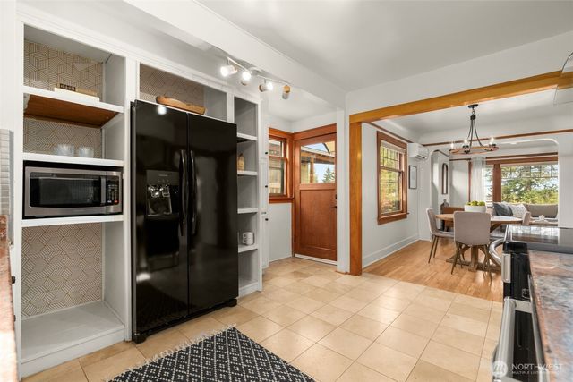 5009 S Alaska Street, Seattle, WA 98118