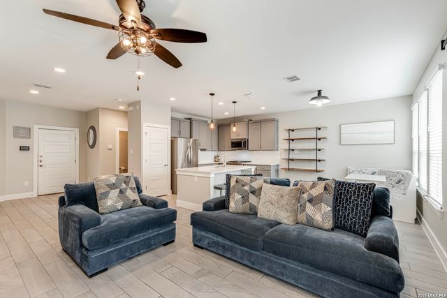 1426 E Sandalwood, San Antonio, TX 78209