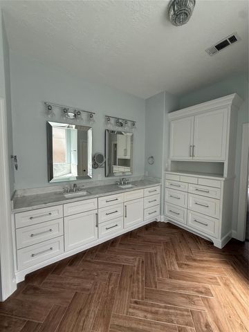 1710 Parklake Village, Katy, TX 77450