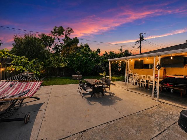 945 S 1st Street, Kerman, CA 93630