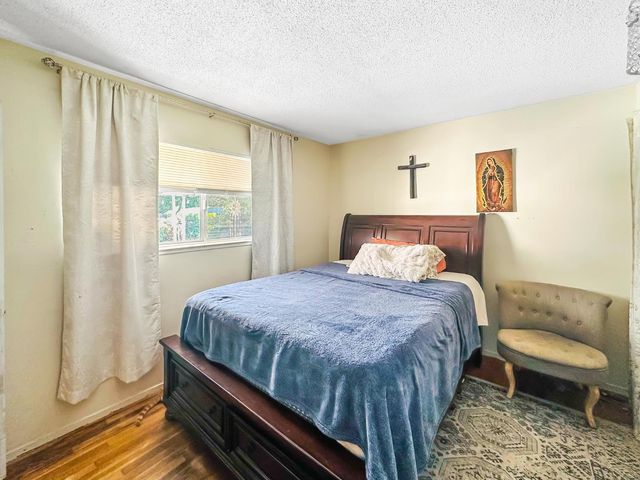 945 S 1st Street, Kerman, CA 93630