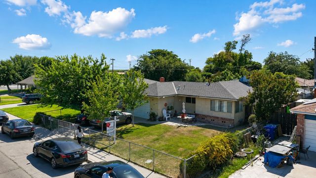 945 S 1st Street, Kerman, CA 93630