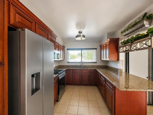 945 S 1st Street, Kerman, CA 93630