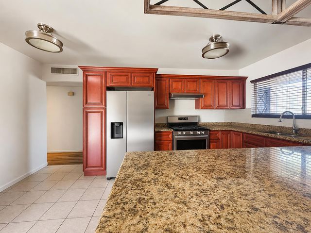 945 S 1st Street, Kerman, CA 93630