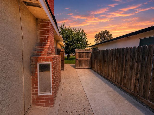 945 S 1st Street, Kerman, CA 93630
