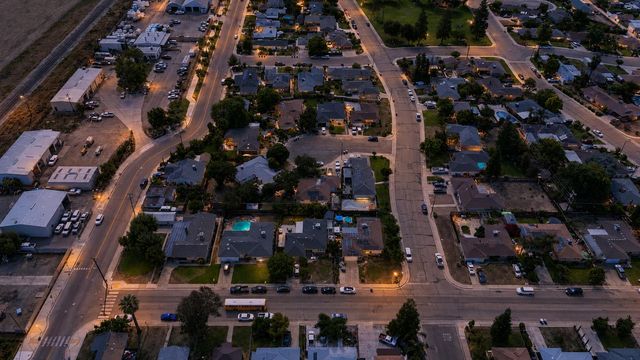 945 S 1st Street, Kerman, CA 93630