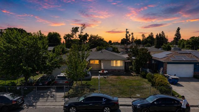 945 S 1st Street, Kerman, CA 93630