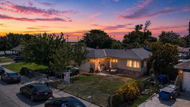 945 S 1st Street, Kerman, CA 93630