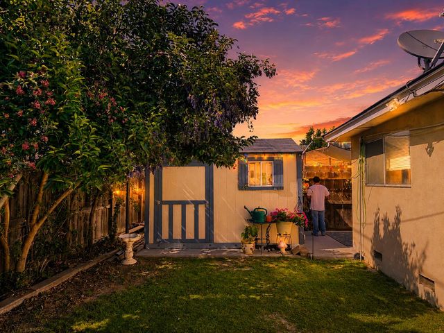 945 S 1st Street, Kerman, CA 93630