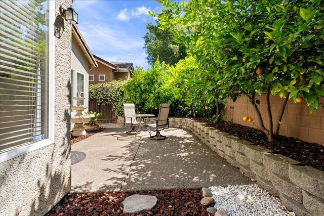 12012 Gold Pointe Ln, Gold River, CA 95670