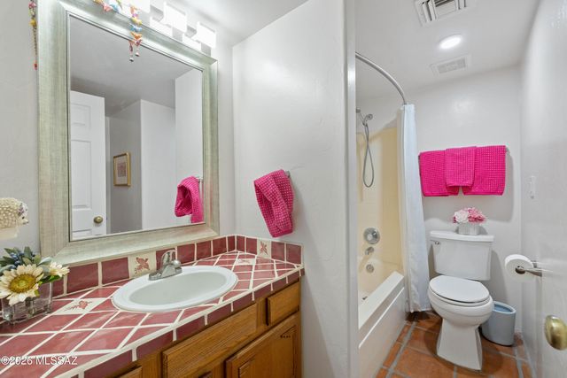 10482 E Wayne Moody Lane, Tucson, AZ 85747