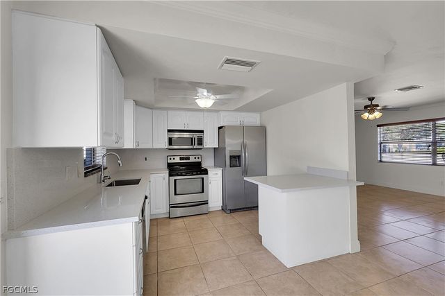 2122 SW Santa Barbara PL, Cape Coral, FL 33991