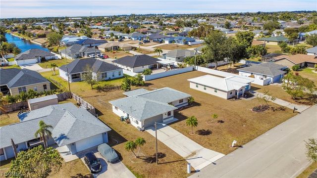 2122 SW Santa Barbara PL, Cape Coral, FL 33991