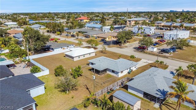 2122 SW Santa Barbara PL, Cape Coral, FL 33991