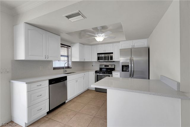 2122 SW Santa Barbara PL, Cape Coral, FL 33991