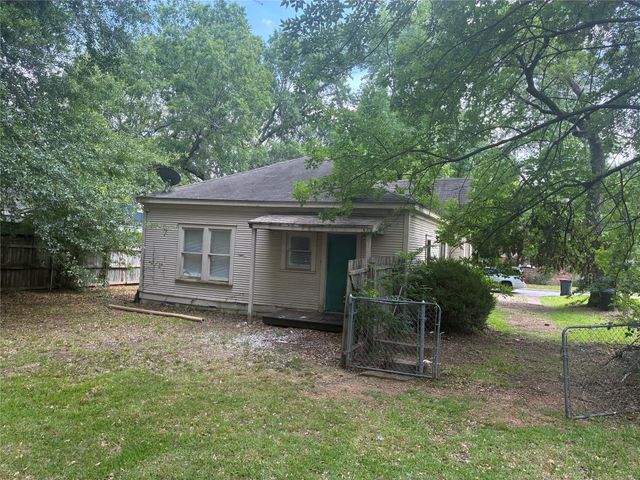 2217 Simpson Street, Paris, TX 75460