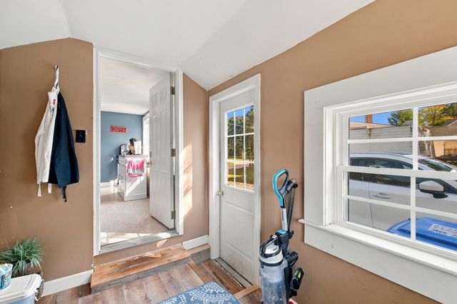 5 Red Ln, Taunton, MA 02718